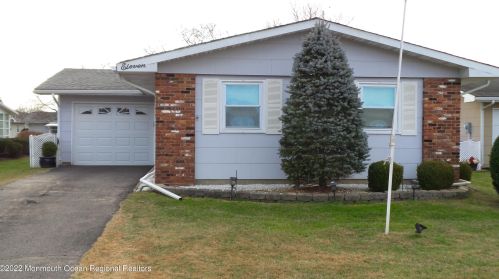 11 Phillips Rd, Bricktown, NJ 08724-2440