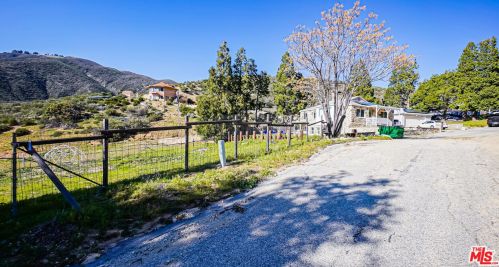 40321 Calle Rosalito, Santa Clarita CA  91390-1088 exterior