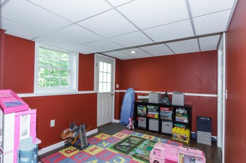 11 Lynwood Rd, Raymond NH  03077-1876 exterior