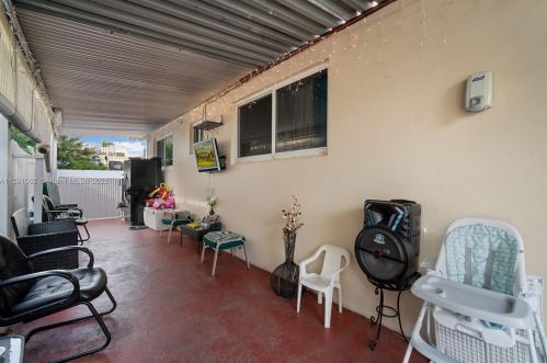 690 50 St, Hialeah FL  33013-1624 exterior