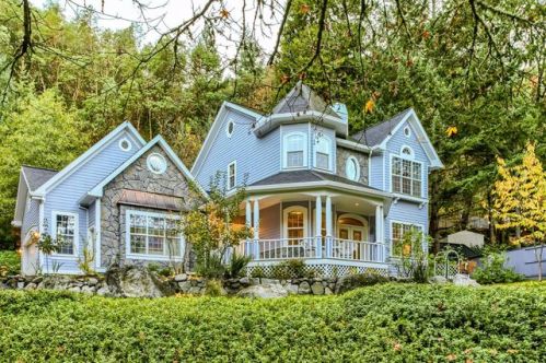 550 Ashland Creek Dr, Ashland, OR 97520-2743