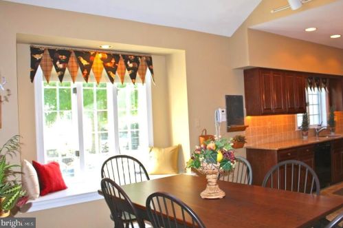 2038 Hollis Rd, Lansdale, PA 19446-5721