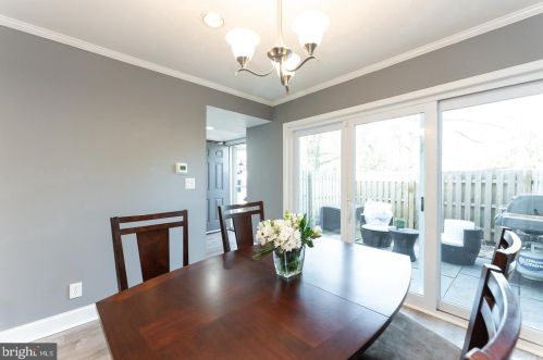 281 Chelsea Cir, Newtown Square PA  19073-2104 exterior