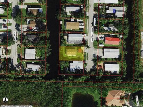 97 Isle Of Saint Thomas, Naples FL  34114-9401 exterior