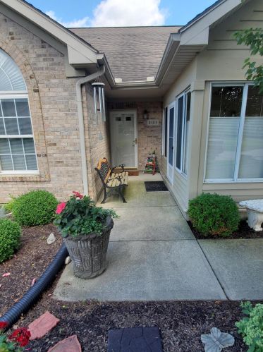 2123 Willow Run Cir, Enon, OH 45323-9788