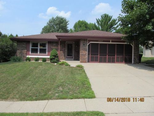 1247 River Park Cir, Mukwonago, WI 53149-1093