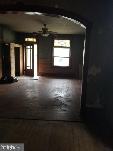 34 Roosevelt Dr, Glendon, PA 17948-3212