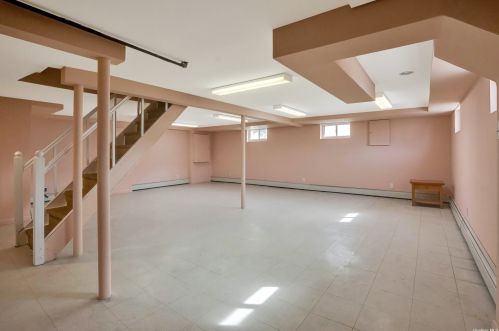 230 Gilling Rd, Seaford NY  11783-1003 exterior