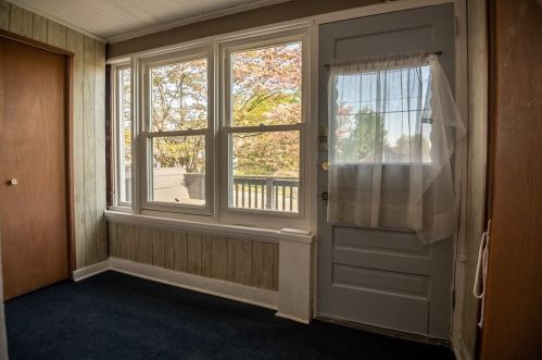 1231 Negley St, Hermitage PA  16121-1728 exterior