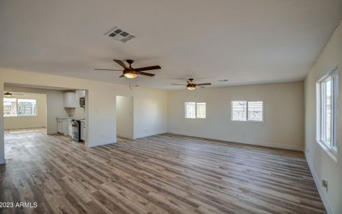 5813 37 Ave, Phoenix AZ 85053-4620 exterior