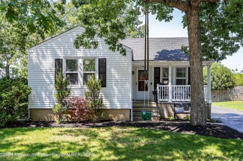 20 Weston Pl, Tinton Falls, NJ 07724-2137