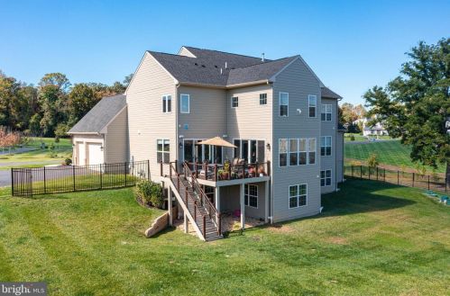 10244 Forest Lake Dr, Great Falls VA  22066-3609 exterior