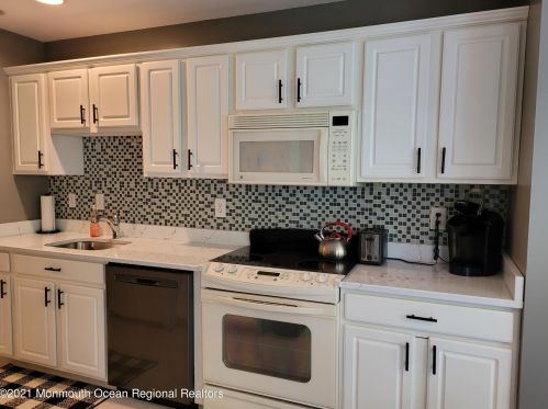 433 Mowat Cir, Trenton NJ  08690-3220 exterior