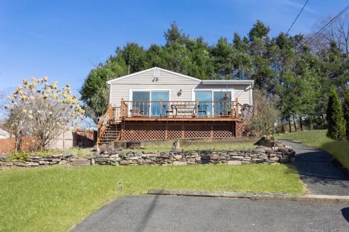 14 Boulder Rdg, Danbury, CT 06811-3144