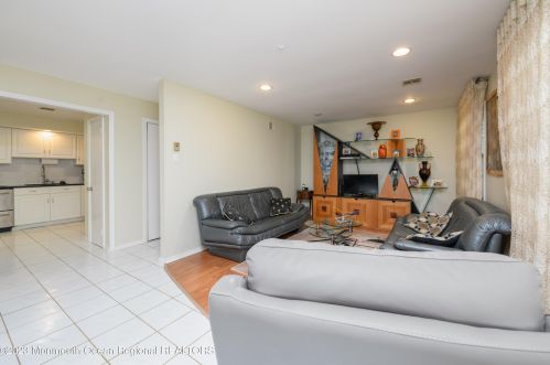 71 Patrick Henry Sq, East Freehold, NJ 07728-5255