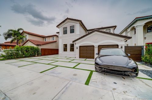 8941 178th St, Hialeah FL  33018-6554 exterior