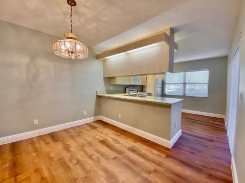 3111 Kingston Ct, West Palm Beach, FL 33409-7513