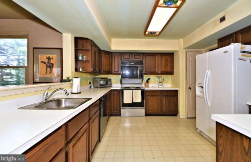 86 Wood Dr, Southampton PA  18966-2214 exterior