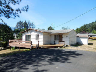 104 Evergreen Ave, Garibaldi, OR 97118-1111