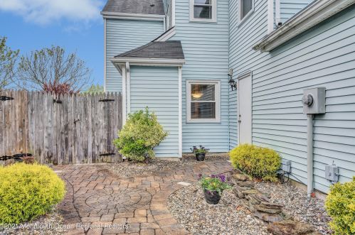 13 Jennings Ct, East Freehold NJ  07728-4320 exterior