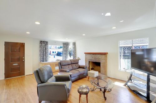 641 La Sierra Way, Gilroy, CA 95020-4323