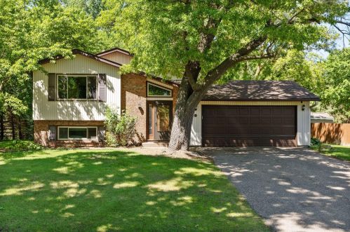 615 Bucher Ave, Saint Paul, MN 55126-4628