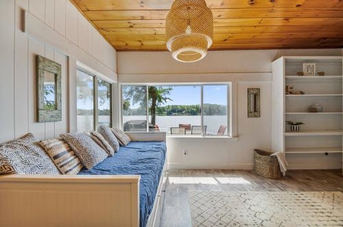 44 Roberts Cove Rd, Wakefield NH  03872-4741 exterior