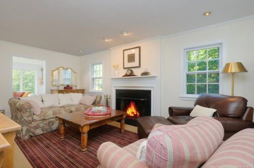21 Woodland Pl, Chappaqua, NY 10514-2816