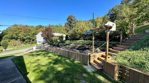 493 Birch Way, New Kensington PA  15068-5037 exterior