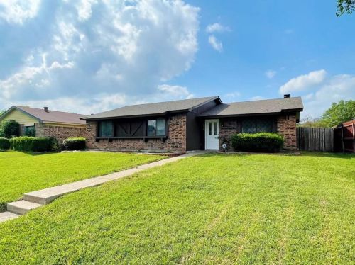 2219 Crockett Dr, Carrollton, TX 75006-7753