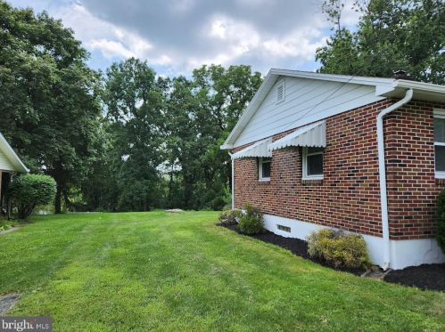 9644 Hamilton Blvd, Breinigsville PA  18031-1722 exterior