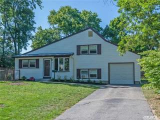 40 Briaroot Dr, Smithtown, NY 11787-4933