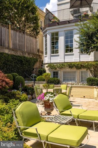 3210 R St, Washington DC  20024-3419 exterior