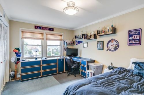 74 Stonehurst Ln, Huntington Station NY 11746-7935 exterior