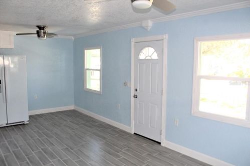 5526 Oceanic Rd, Tarpon Springs, FL 34690-6419