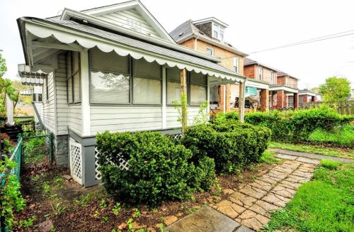 1718 6th Ave, Beaver Falls PA  15010-4009 exterior