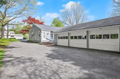 128 Garwood Rd, Bridgeport CT  06611-2220 exterior