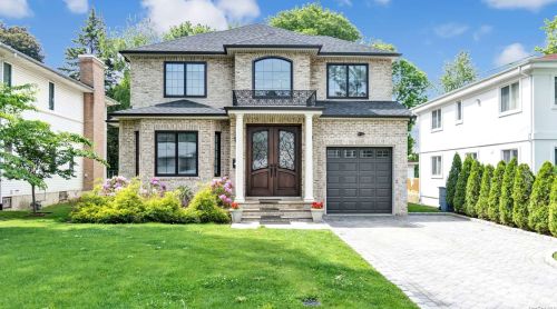 22 Franklin Pl, Great Neck, NY 11023-1229