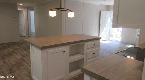 1614 Columbia Dr, Beaufort SC 29906-9725 exterior