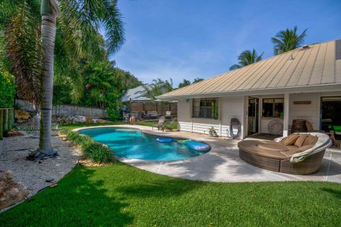 10770 Jupiter Narrows Dr, Hobe Sound, FL 33455-3260