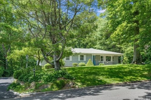 123 Village Hill Dr, Huntington Station, NY 11746-8335