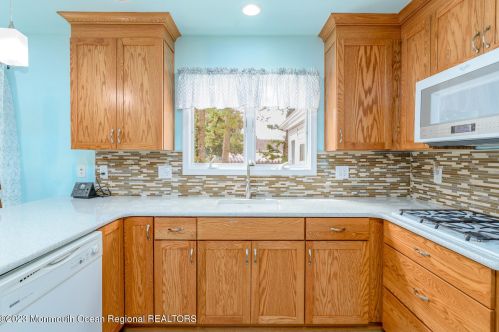 201 Midstreams Pl, Bricktown NJ 08724-3700 exterior