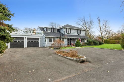 93 Montrose Ave, Babylon, NY 11702-2622