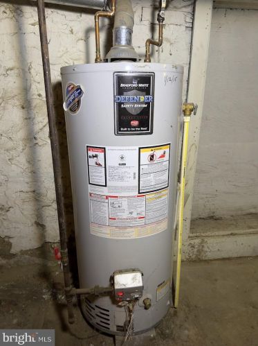 565 Pershing Ave, Lancaster PA  17602-4369 exterior