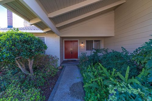 7426 Oak Leaf Dr, Santa Rosa, CA 95409-6250