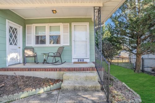 286 17th Ave, Bricktown NJ  08724-1766 exterior