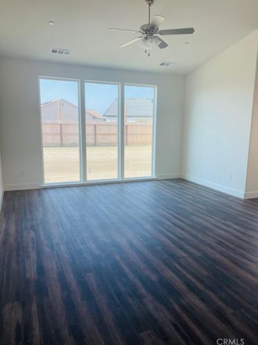 1398 Monterey St, Madera, CA 93637-3803