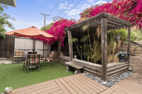 3637 Fairesta St, Glendale CA 91214-1804 exterior