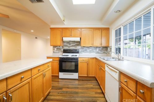 26817 Oak Branch Cir, Santa Clarita CA  91321-1455 exterior