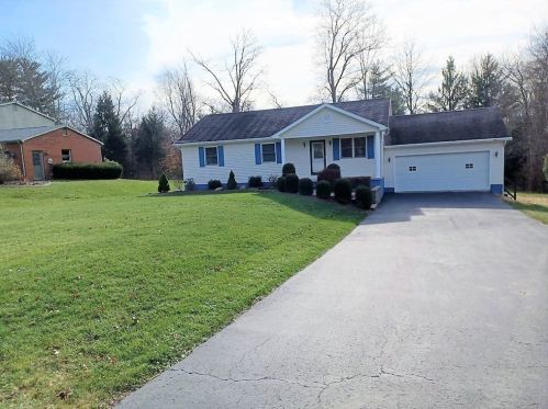 322 Roberts Ln, New Castle, PA 16105-1326